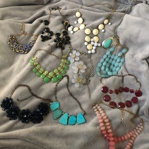 Assortment of necklaces (11 necklaces)